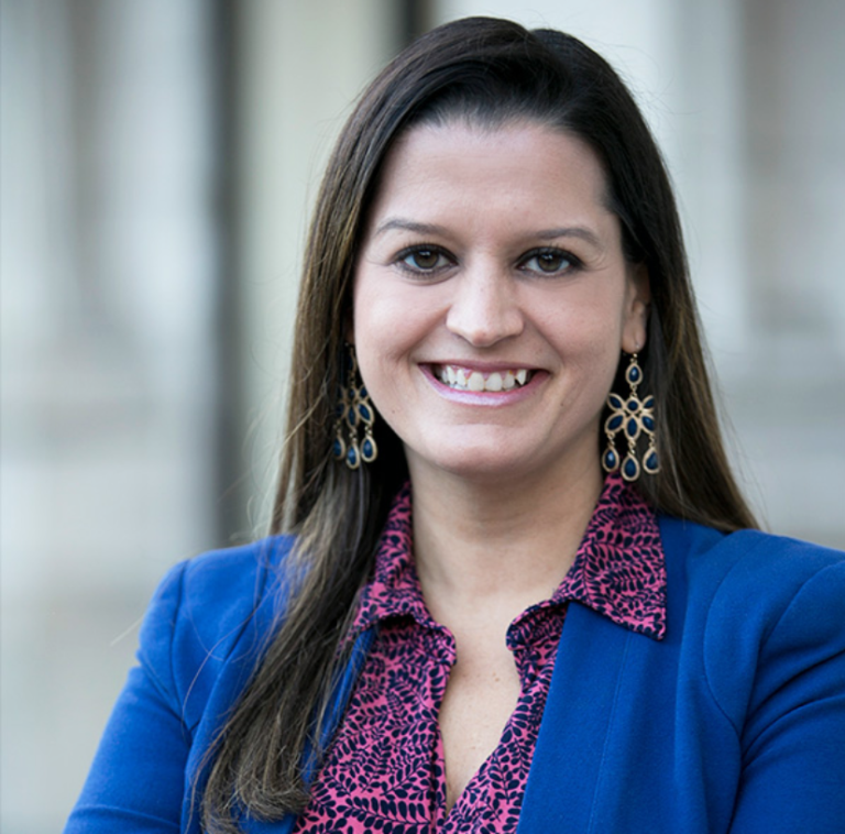 Farah Eck Headshot